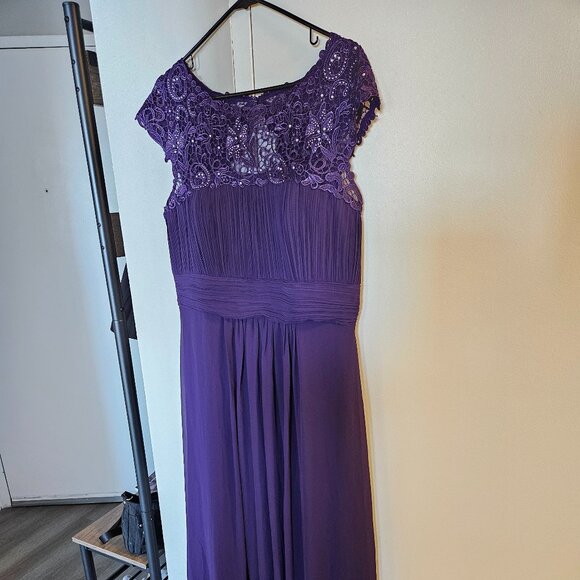 Ever Pretty Plus Size Elegant Maxi Long Lace Cap Sleeve Bridesmaid Dress - Picture 4 of 5